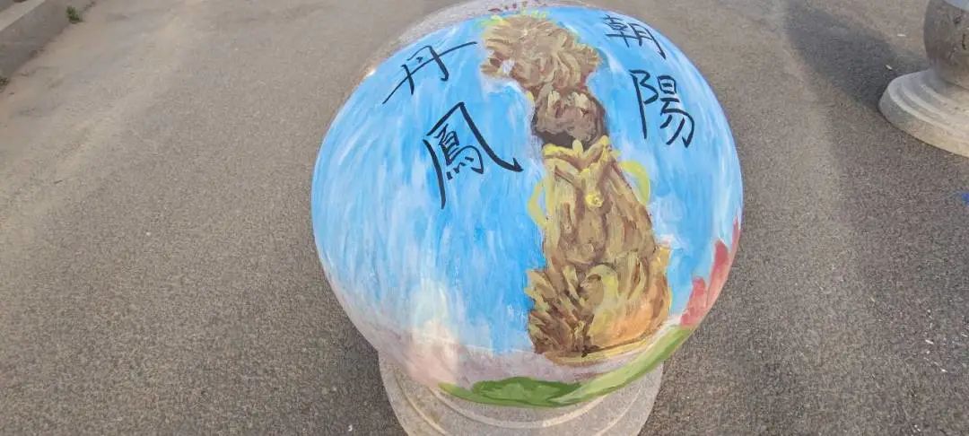 UG环球官方网学子校内绘制河北省内靓丽风景画