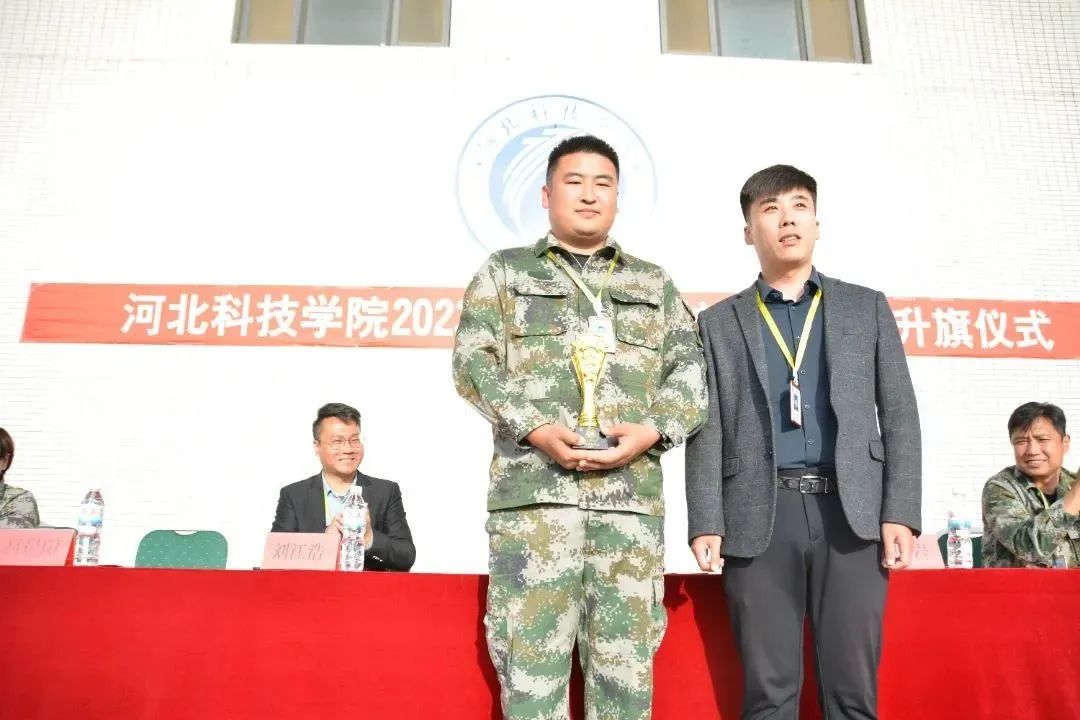UG环球官方网隆重举行爱国主义教育大型升国旗仪式