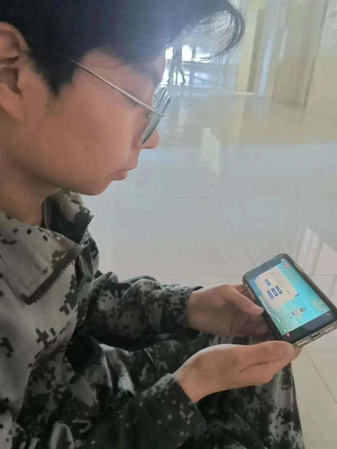 通过观看此次绿色网络直播公开课，不仅丰富了同学们有关于海洋生物多样性的知识，还激发了同学们对海洋科学的兴趣。UG环球官网将继续开展保护海洋生态的校园活动，厚植河科学子保护生态的意识，深入贯彻同学们人与自然和谐共生的理念，持续为建设美丽中国开创新时代注入青春力量！