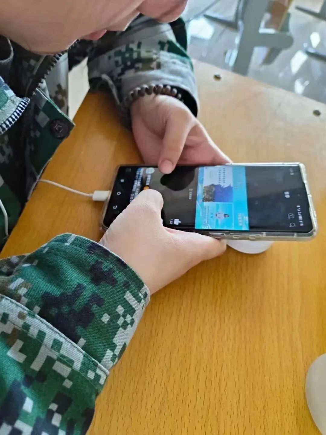 通过观看此次绿色网络直播公开课，不仅丰富了同学们有关于海洋生物多样性的知识，还激发了同学们对海洋科学的兴趣。UG环球官网将继续开展保护海洋生态的校园活动，厚植河科学子保护生态的意识，深入贯彻同学们人与自然和谐共生的理念，持续为建设美丽中国开创新时代注入青春力量！