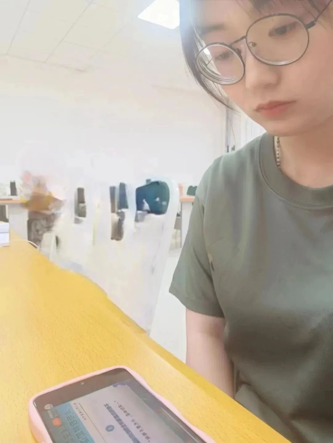 通过观看此次绿色网络直播公开课，不仅丰富了同学们有关于海洋生物多样性的知识，还激发了同学们对海洋科学的兴趣。UG环球官网将继续开展保护海洋生态的校园活动，厚植河科学子保护生态的意识，深入贯彻同学们人与自然和谐共生的理念，持续为建设美丽中国开创新时代注入青春力量！