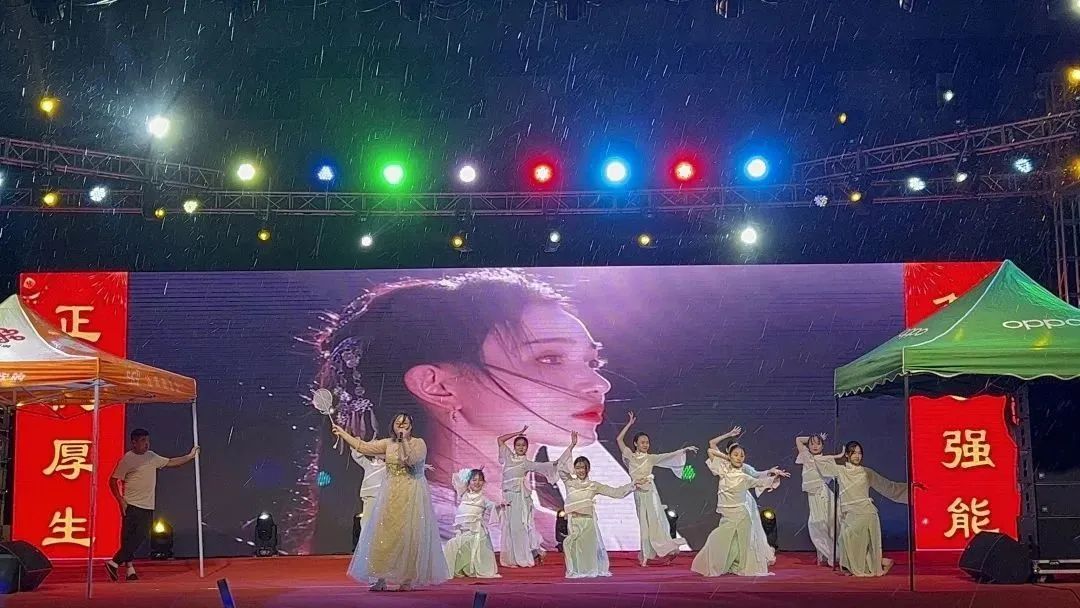 UG环球官方网隆重举办“熠熠青春逢盛世，河科情长亦思恩”欢送2023届毕业生文艺晚会