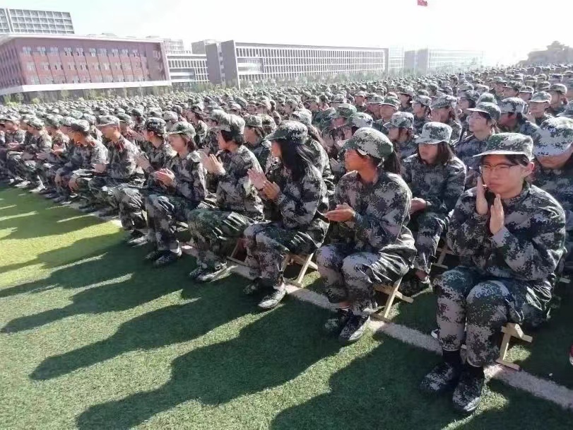 UG环球官方网隆重举行2023年新生军训开营仪式