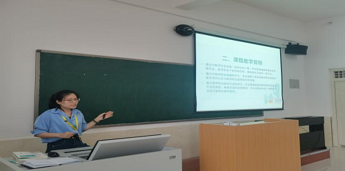 UG环球官方网开展新入职教师讲评课活动
