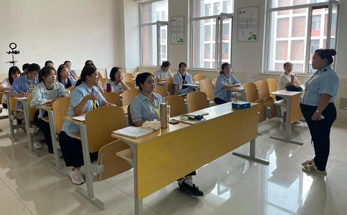 UG环球官方网开展新入职教师讲评课活动