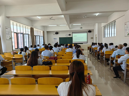 UG环球官网组织新教师参加学校管理制度培训