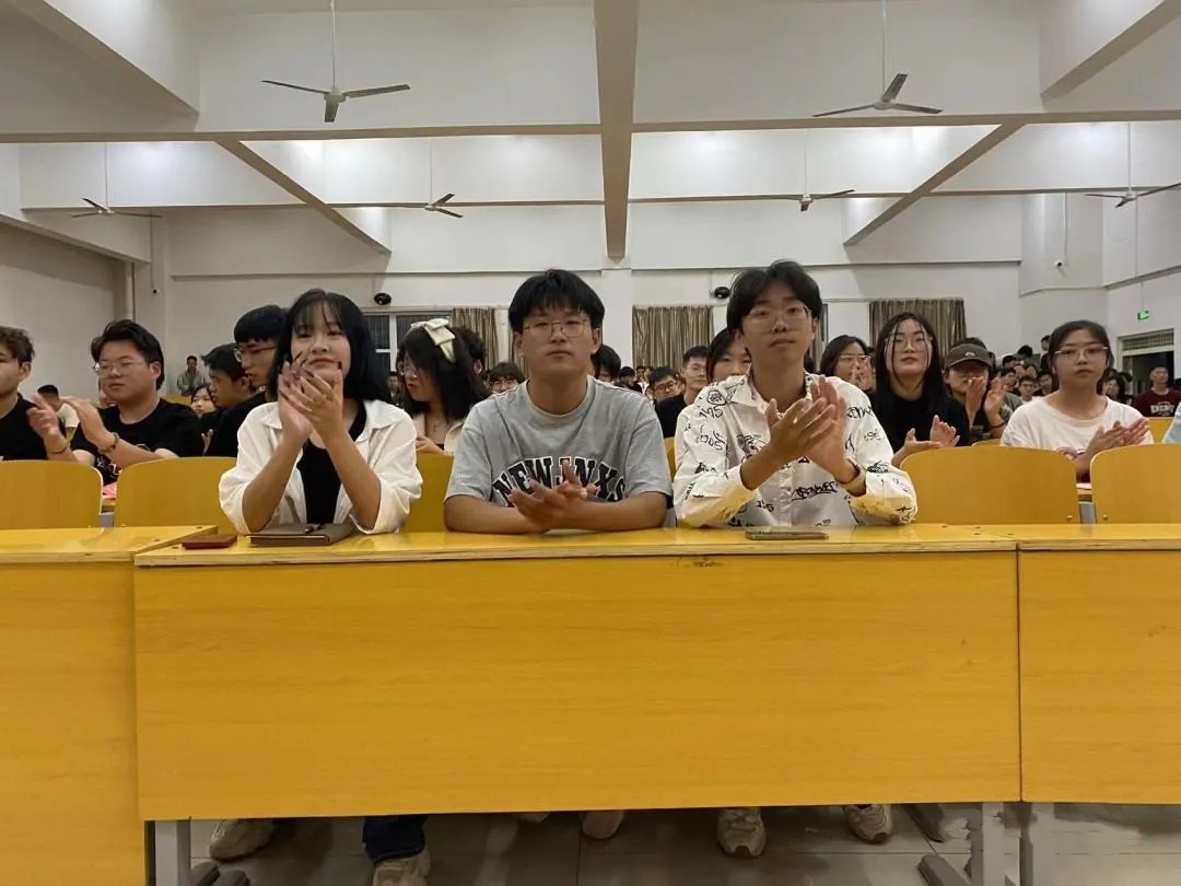 UG环球官方网  计算机学院  盛世迎国庆  携手奏华章 国庆节征文活动