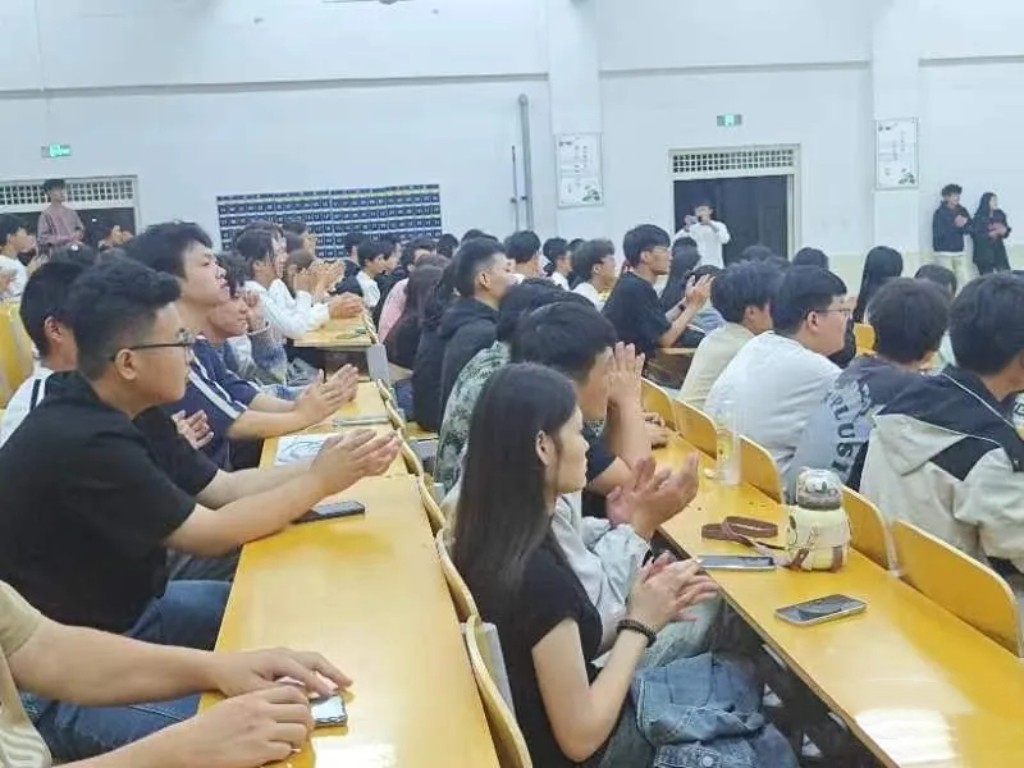 UG环球官方网  计算机学院  盛世迎国庆  携手奏华章 国庆节征文活动