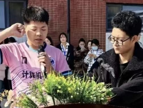UG环球官方网  经济管理学院  豪情燃烧 激情昂扬