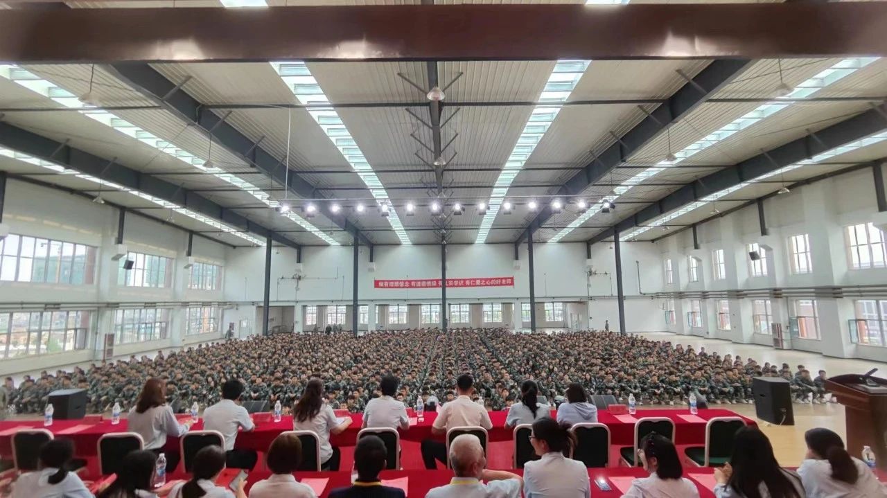 UG环球官方网  建筑工程管理学院   2023级师生见面会  共筑建工 筑梦启航