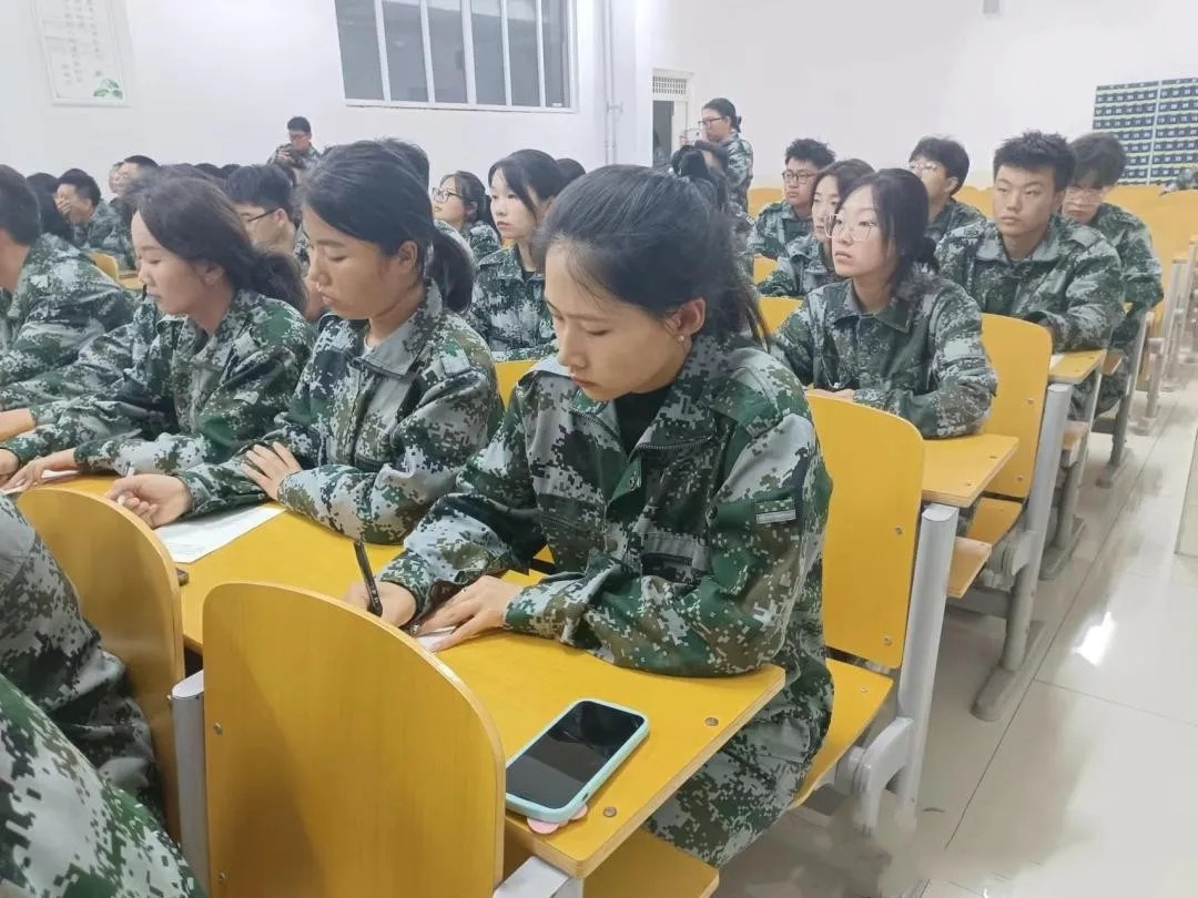 UG环球官方网  艺术学院 教育育人  不忘初心 班委教育培训正在进行时