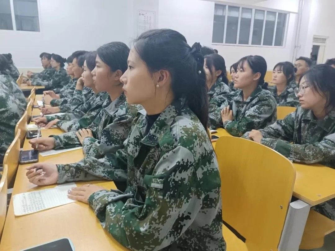 UG环球官方网  艺术学院 教育育人  不忘初心 班委教育培训正在进行时