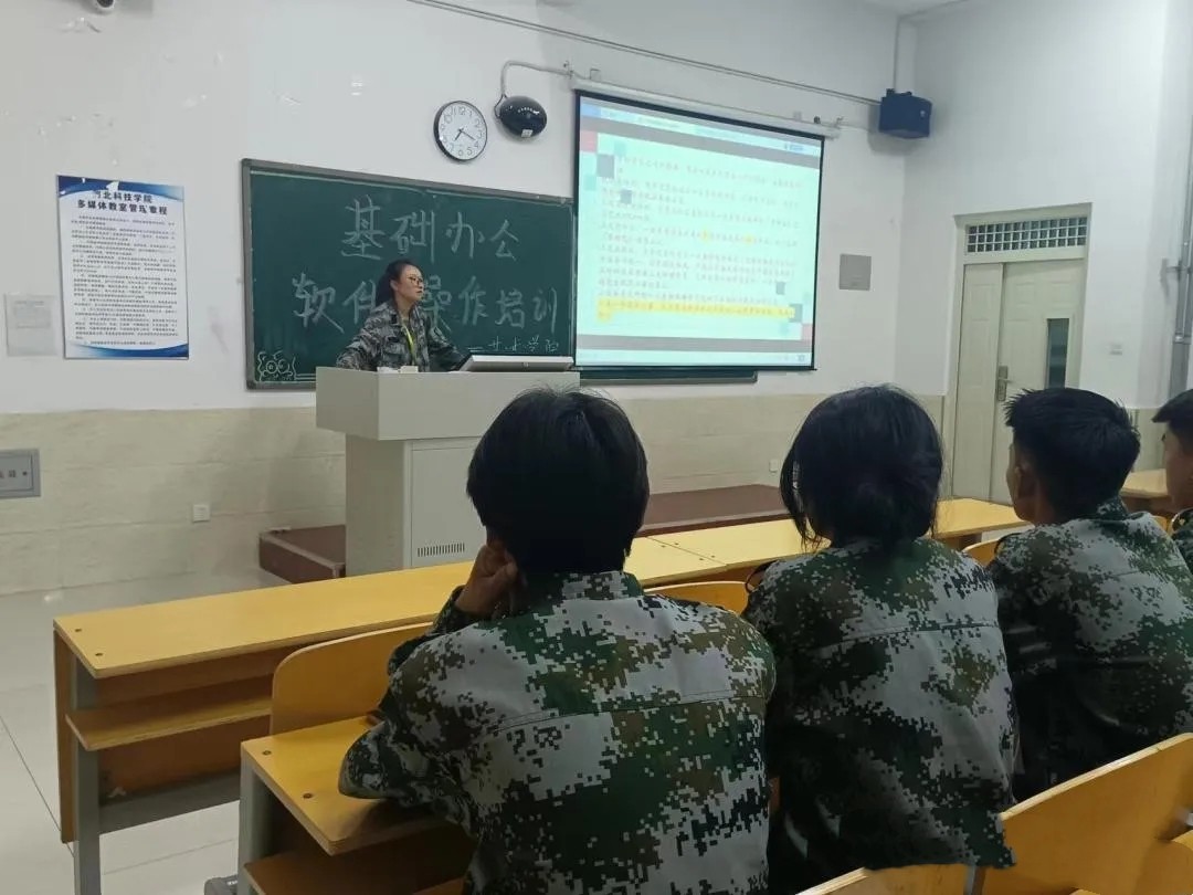 UG环球官方网  艺术学院 教育育人  不忘初心 班委教育培训正在进行时