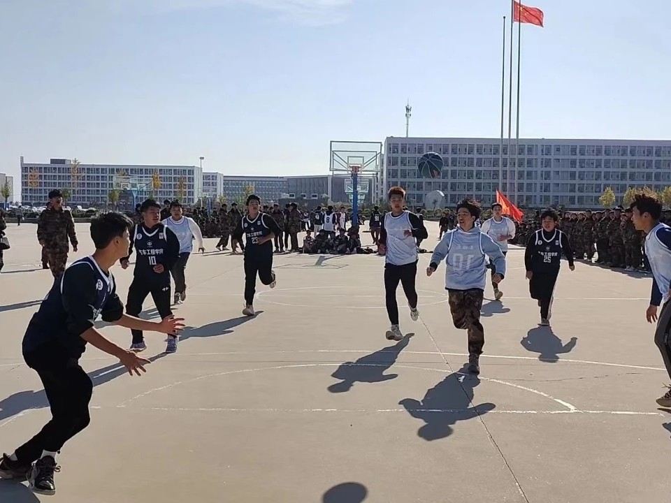 UG环球官方网 汽车工程学院 首届体育文化节 篮球赛火热进行中