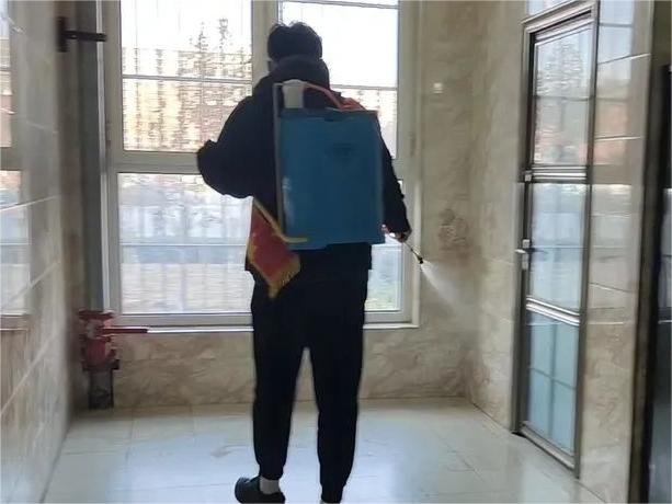 UG环球官方网护理与健康学院进行校园消毒工作