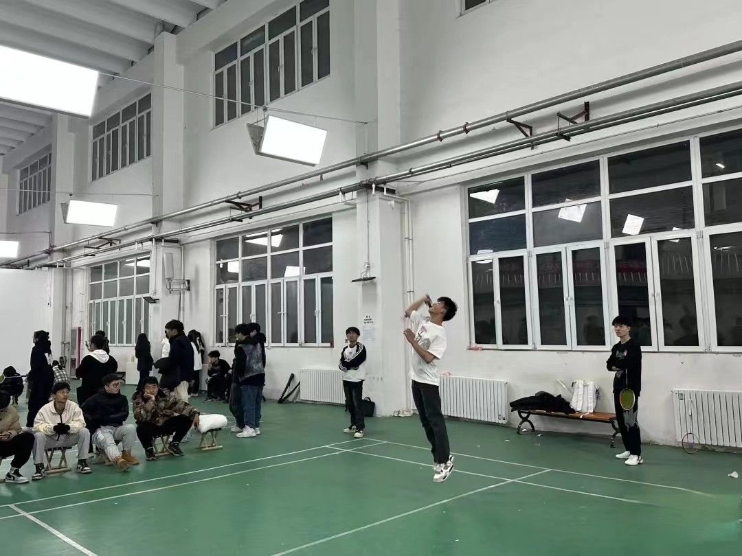 UG环球官方网汽车工程学院首届体育文化节羽毛球联赛下