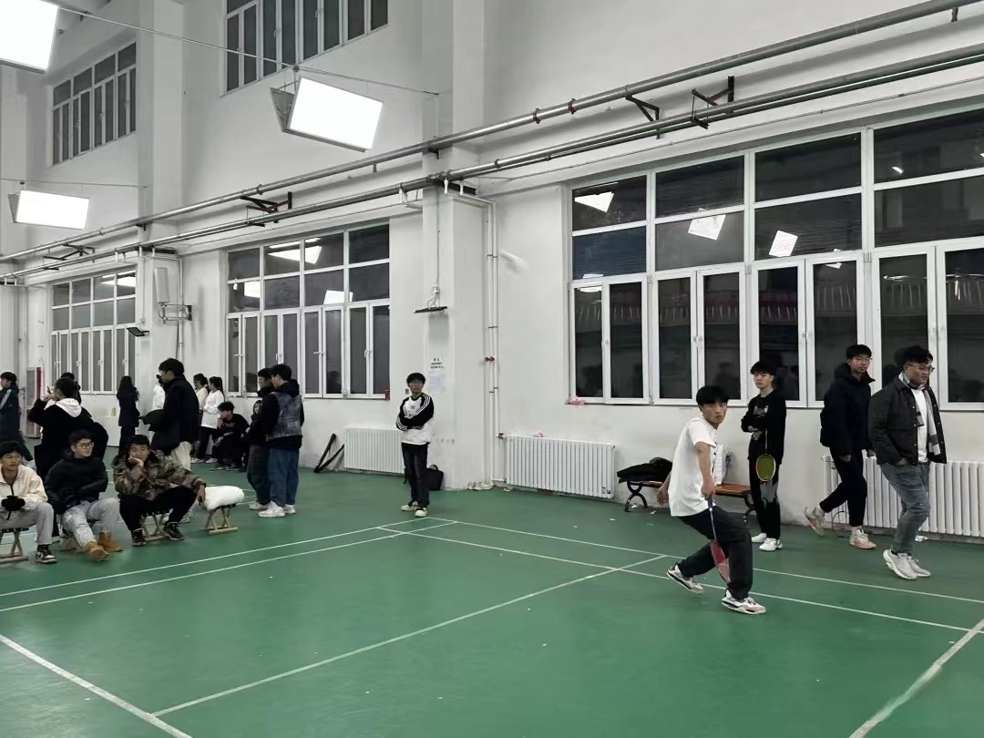 UG环球官方网汽车工程学院首届体育文化节羽毛球联赛下