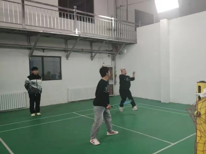 UG环球官方网汽车工程学院首届体育文化节羽毛球联赛上