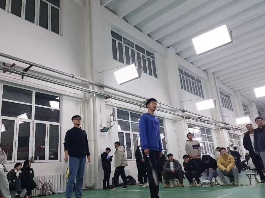 UG环球官方网汽车工程学院首届体育文化节羽毛球联赛上