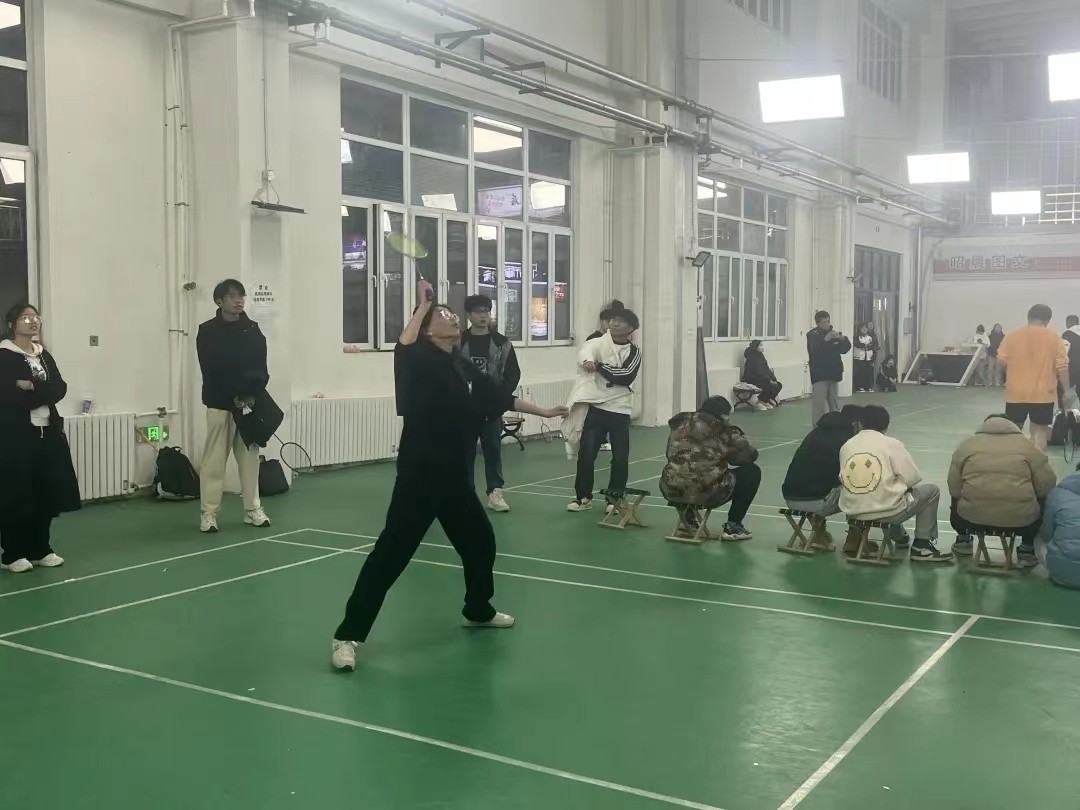 UG环球官方网汽车工程学院首届体育文化节羽毛球联赛下