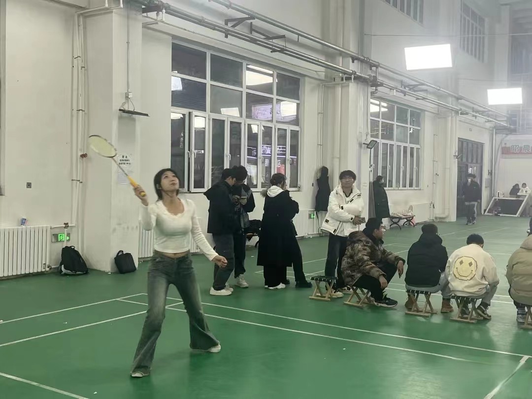 UG环球官方网汽车工程学院首届体育文化节羽毛球联赛下