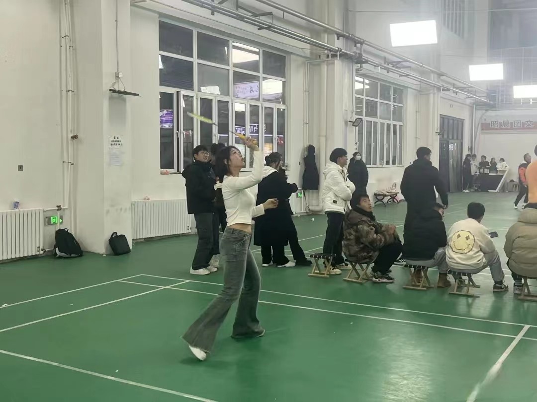 UG环球官方网汽车工程学院首届体育文化节羽毛球联赛下