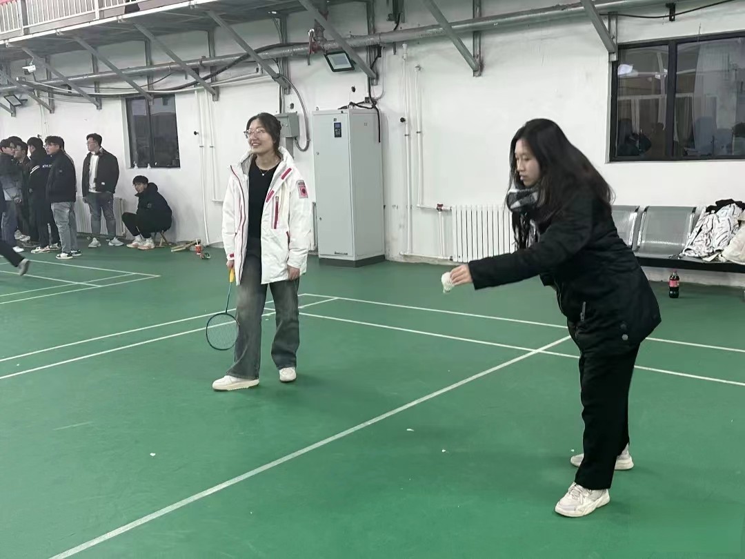 UG环球官方网汽车工程学院首届体育文化节羽毛球联赛下