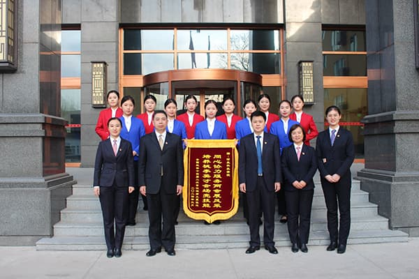 UG环球官方网大学生志愿者圆满完成2024年全国“两会”礼仪志愿服务工作