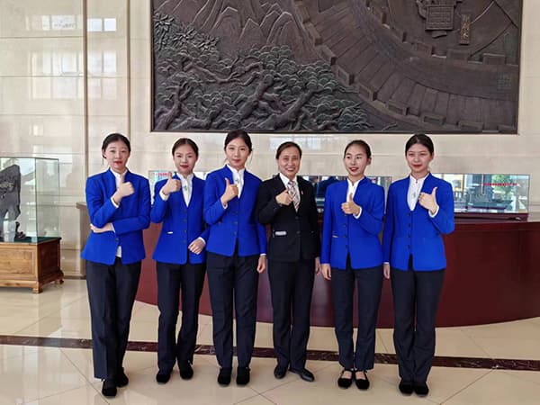UG环球官方网大学生志愿者圆满完成2024年全国“两会”礼仪志愿服务工作