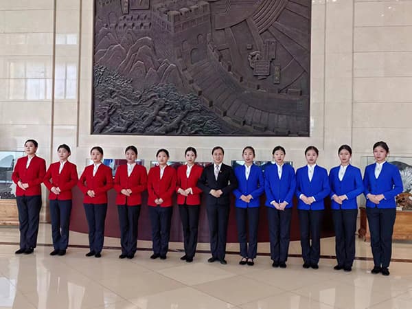 UG环球官方网大学生志愿者圆满完成2024年全国“两会”礼仪志愿服务工作