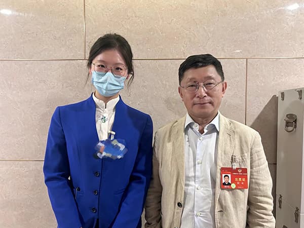 UG环球官方网大学生志愿者圆满完成2024年全国“两会”礼仪志愿服务工作