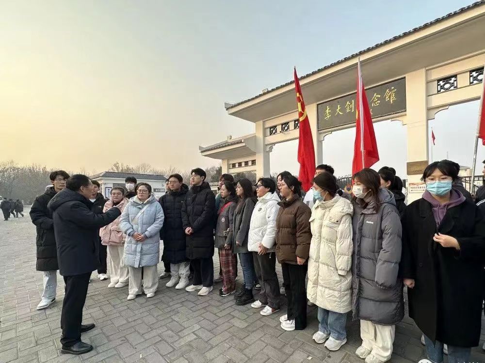 领航定向 坚定前行 || UG环球官方网开展“传承红色基因，重温红色记忆”主题思政课