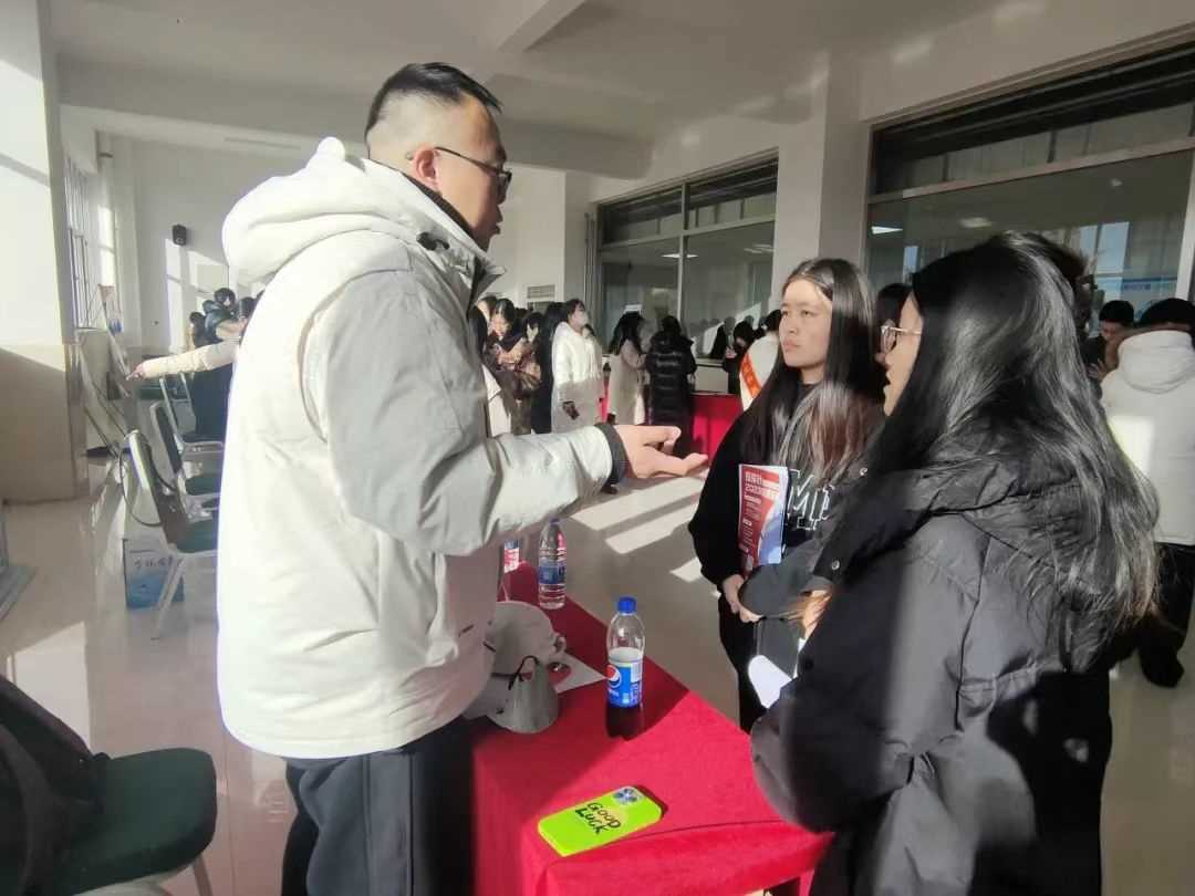 UG环球官方网经济管理学院“就业向未来，圆梦在现在