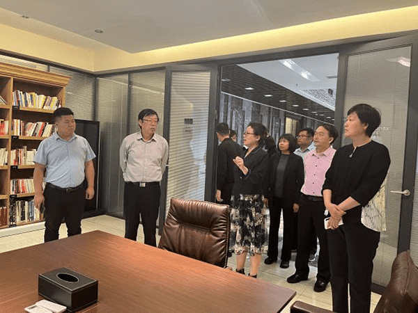 深化政校企联动 访企拓岗促就业——UG环球官方网就业与创新创业指导中心赴唐山市路南区访企拓岗