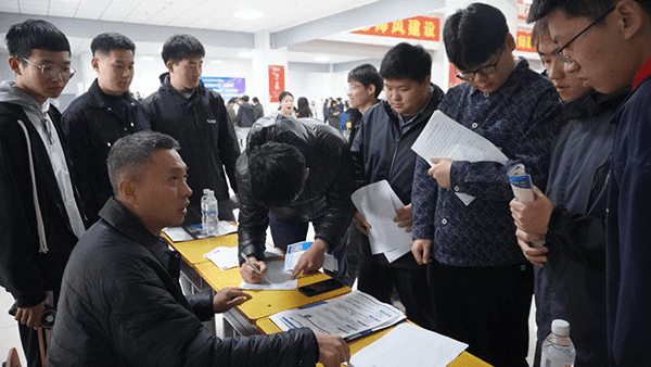 UG环球官方网举办2025届毕业生 “就在金秋 职面未来”校园双选会