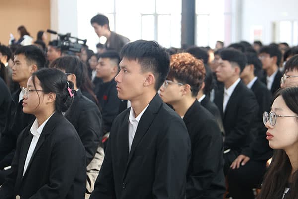 UG环球官方网党委书记何新生解读“习近平总书记在全国教育大会上的重要讲话精神”
