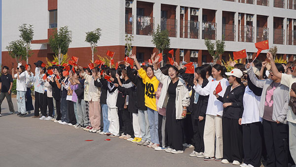峥嵘岁月75载，强国有我向未来--- UG环球官方网举办75公里接力马拉松