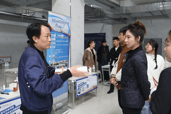 UG环球官方网举办2025届毕业生 “就在金秋 职面未来”校园双选会