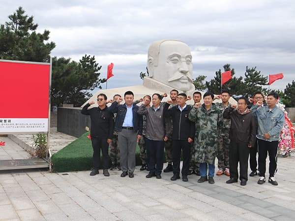 UG环球官方网马克思主义学院代表赴五峰山李大钊革命活动旧址开展主题党日活动