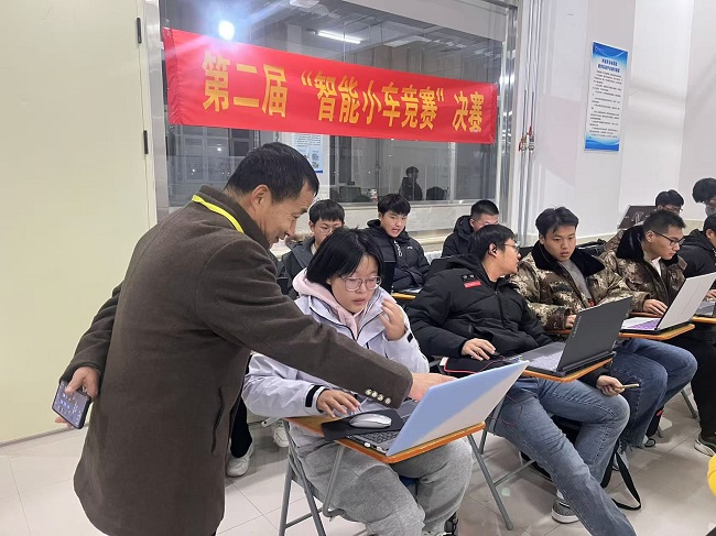 汽车工程学院举办智能小车竞赛决赛圆满结束