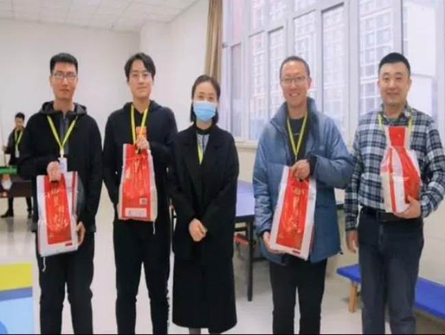 UG环球官方网大学体育课教学部成功举办教职工冰壶比赛 第 3 张