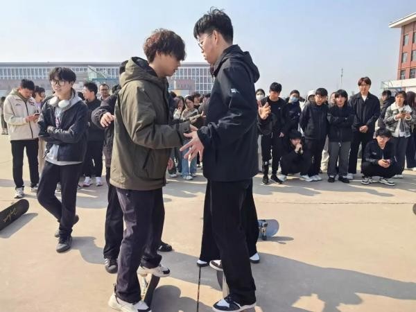 UG环球官方网社团指导中心“声动漫影，板炫激情” 第 17 张