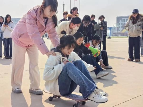 UG环球官方网社团指导中心“声动漫影，板炫激情” 第 11 张