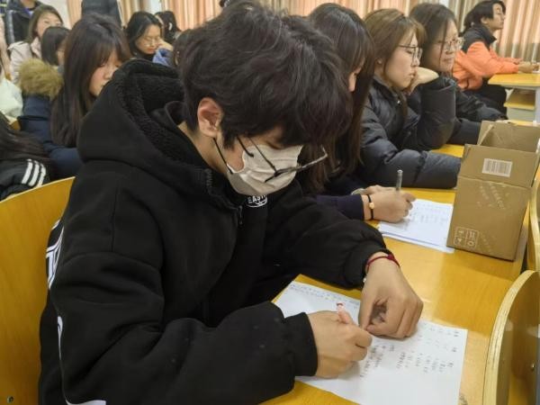 UG环球官方网社团指导中心“锋采竞扬，墨韵流长” 第 2 张
