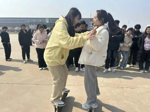 UG环球官方网社团指导中心“声动漫影，板炫激情” 第 16 张