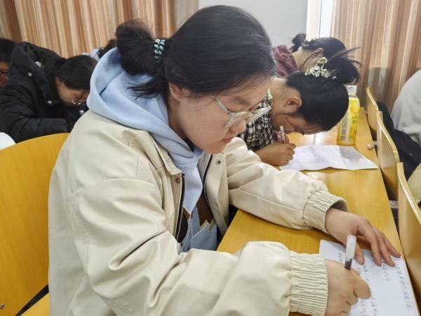 UG环球官方网社团指导中心“锋采竞扬，墨韵流长” 第 3 张