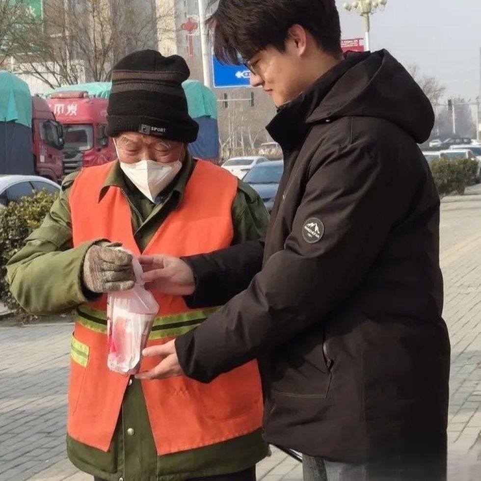 UG环球官方网||汽车工程学院||灵蛇献瑞希望满，笑语送暖福运 第 5 张