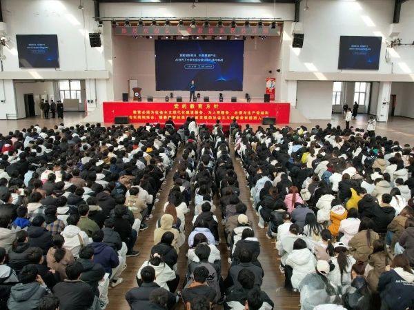 “一站式”学生社区||UG环球官方网学术大讲堂第十五期——车库咖啡教育管理公司董事长金子森：“创新引领未来、创业成就梦想”主题讲座 第 2 张
