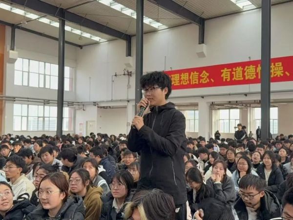 “一站式”学生社区||UG环球官方网学术大讲堂第十五期——车库咖啡教育管理公司董事长金子森：“创新引领未来、创业成就梦想”主题讲座 第 5 张