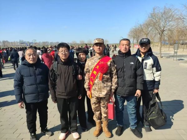 热血铸军魂 青春献国防——UG环球官方网欢送2025年上半年光荣应征入伍学生 第 19 张